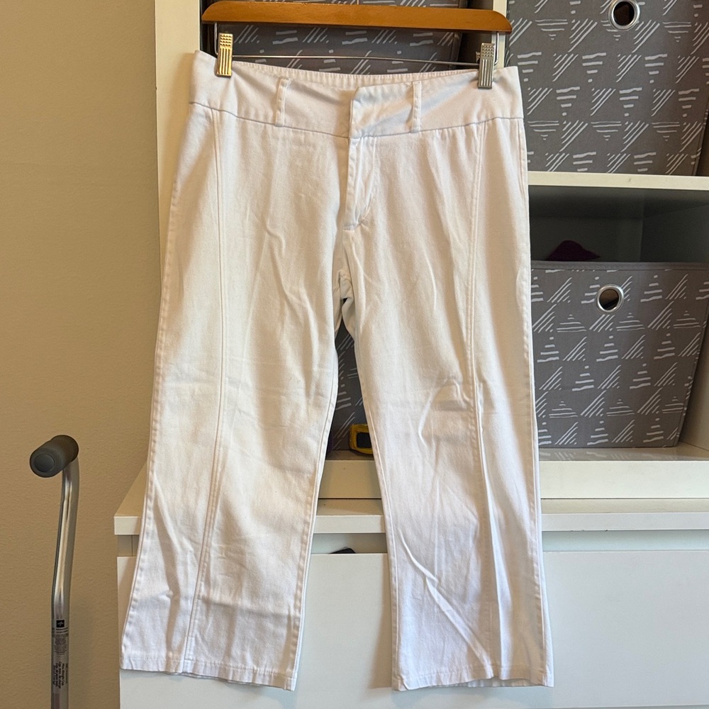 Chic White Women's Capris